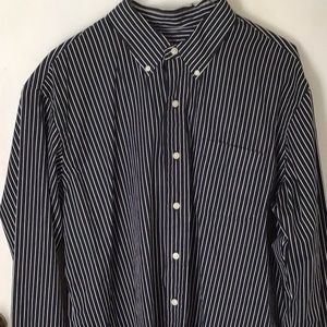 Mens polo Ralph Lauren buttons down shirt.